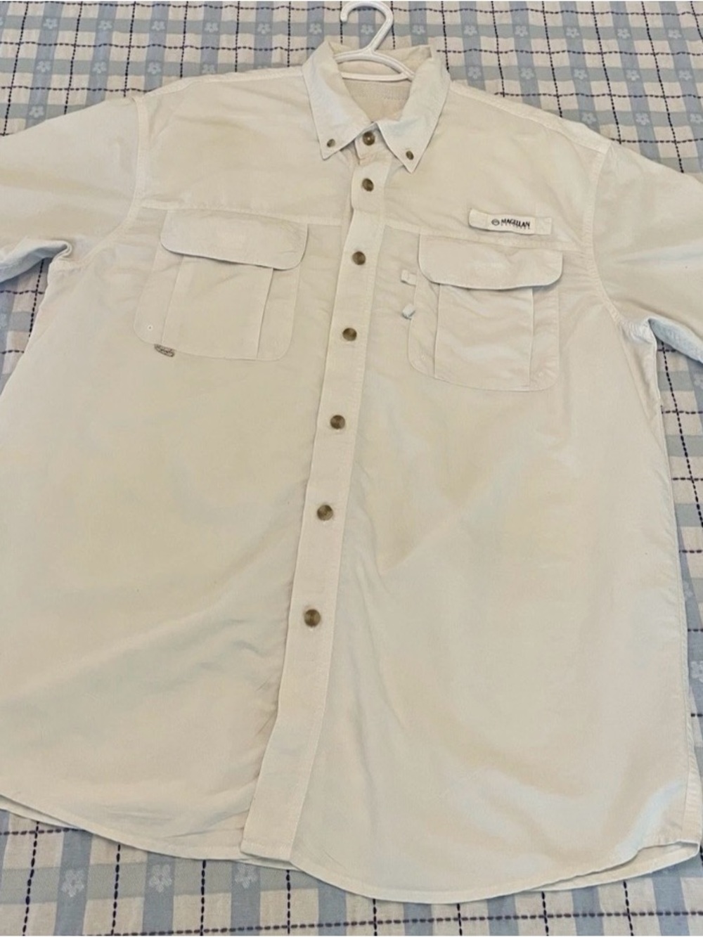 Magellan Outdoors Men's L White ButtonFront Fishing
Shirt relaxed fit*FLAWS